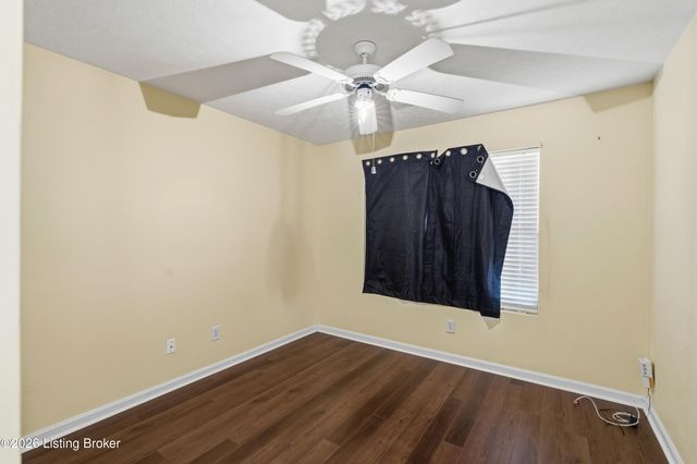 7927 Grand Cascade Dr, Louisville, KY 40228