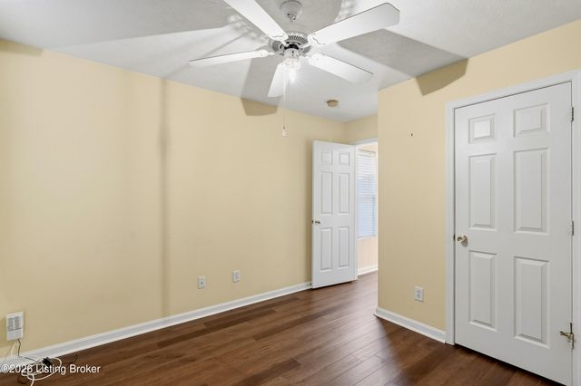 7927 Grand Cascade Dr, Louisville, KY 40228