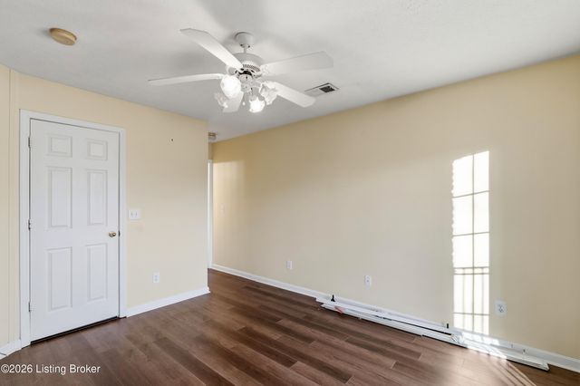 7927 Grand Cascade Dr, Louisville, KY 40228