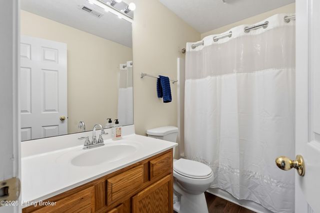 7927 Grand Cascade Dr, Louisville, KY 40228