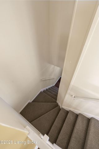 7927 Grand Cascade Dr, Louisville, KY 40228