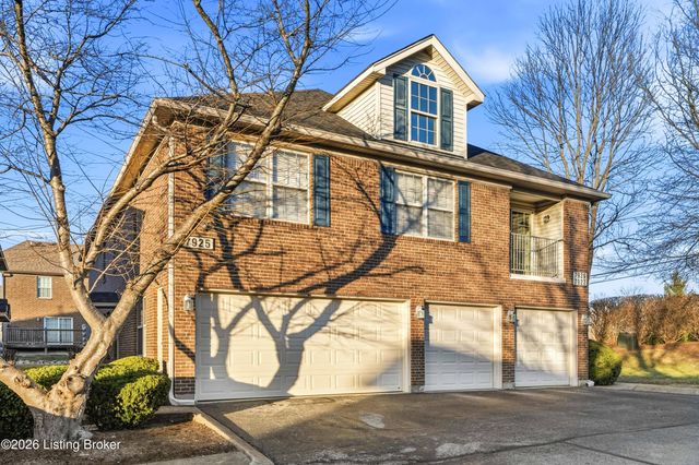 7927 Grand Cascade Dr, Louisville, KY 40228