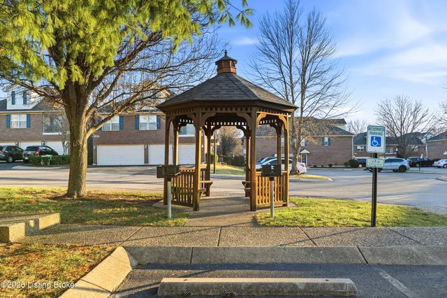 7927 Grand Cascade Dr, Louisville, KY 40228