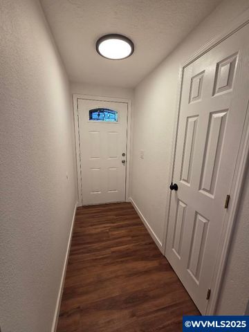 4744 Ravine Ct NE, Salem, OR 97305