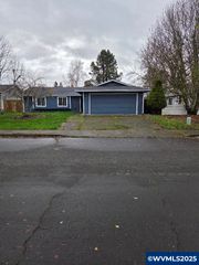 4744 Ravine Ct NE, Salem, OR 97305