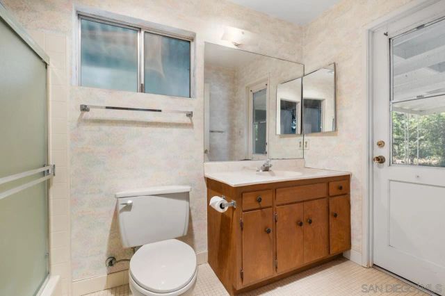 2004 Shire, El Cajon, CA 92019