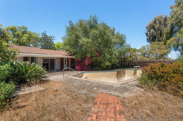 2004 Shire, El Cajon, CA 92019