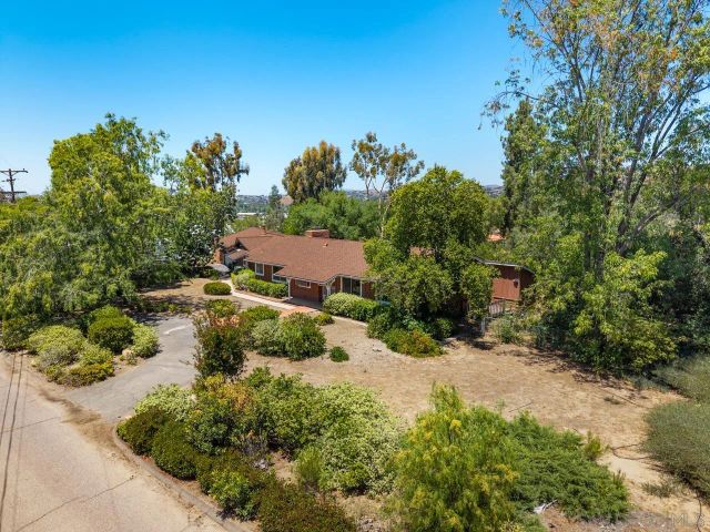 2004 Shire, El Cajon, CA 92019