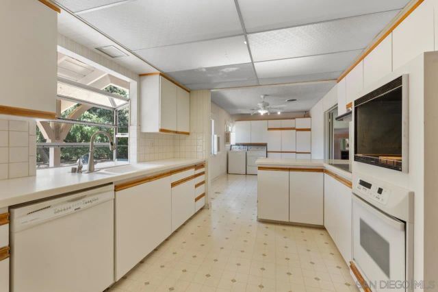 2004 Shire, El Cajon, CA 92019