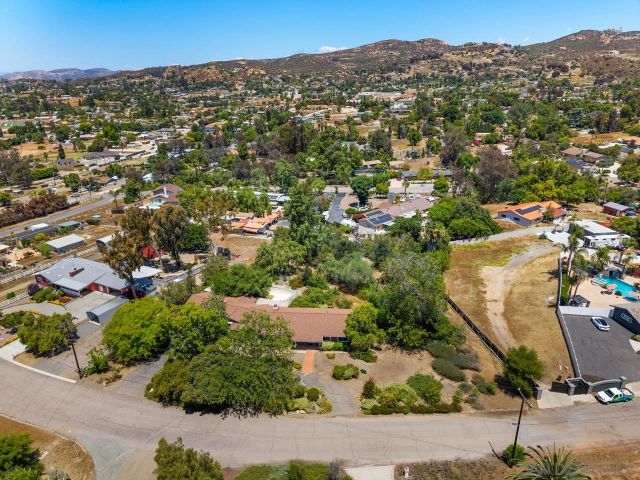 2004 Shire, El Cajon, CA 92019