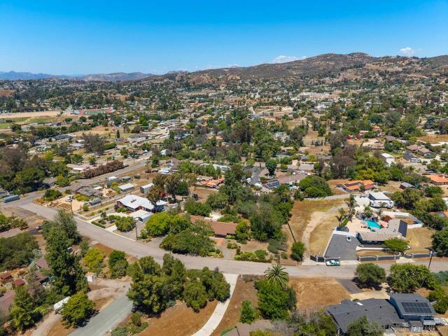 2004 Shire, El Cajon, CA 92019