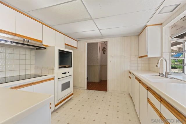2004 Shire, El Cajon, CA 92019
