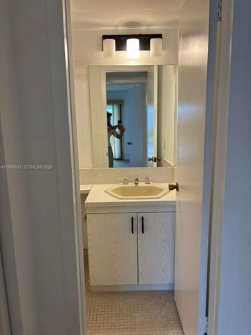 2052 Exeter C 2052, Boca Raton, FL 33434