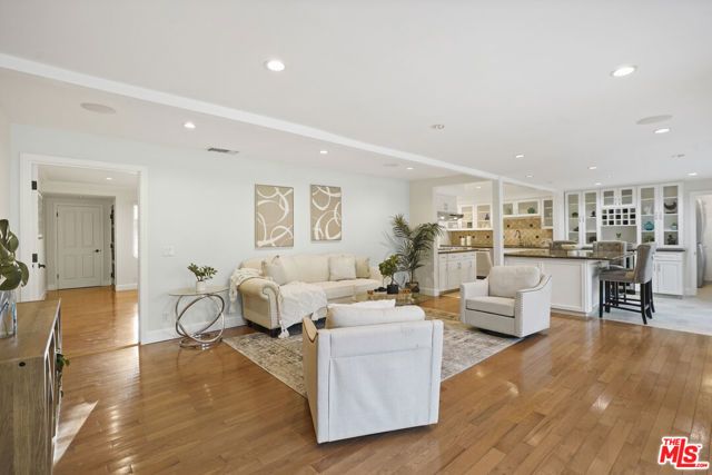 2452 N Altadena Drive, Altadena, CA 91001