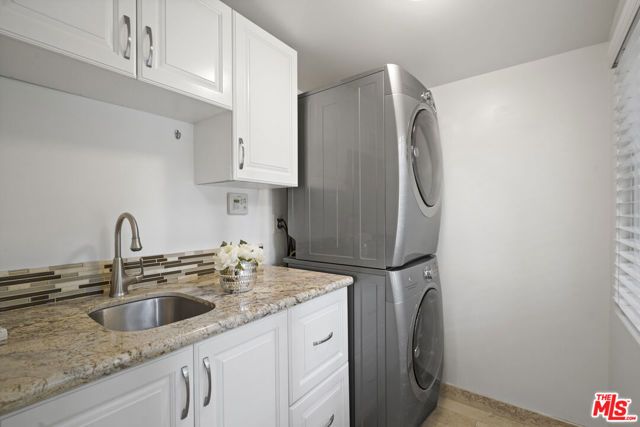 2452 N Altadena Drive, Altadena, CA 91001