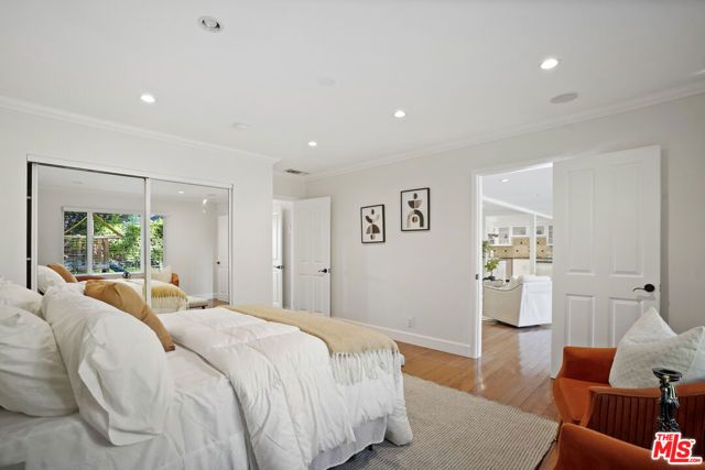 2452 N Altadena Drive, Altadena, CA 91001