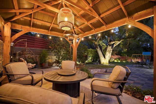 2452 N Altadena Drive, Altadena, CA 91001