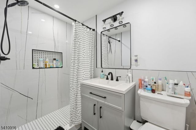 704 N Broad St 3C, Elizabeth City, NJ 07208