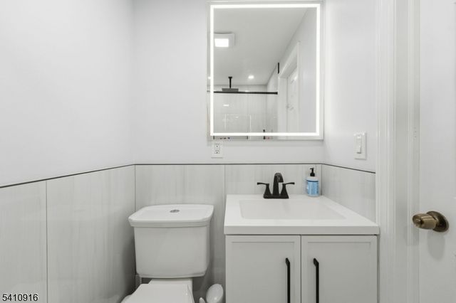 704 N Broad St 3C, Elizabeth City, NJ 07208