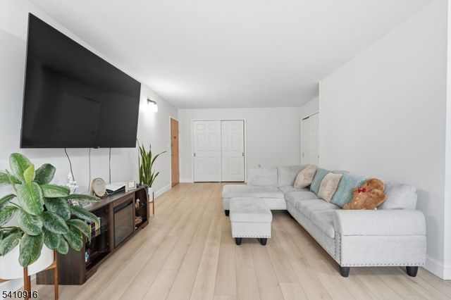 704 N Broad St 3C, Elizabeth City, NJ 07208