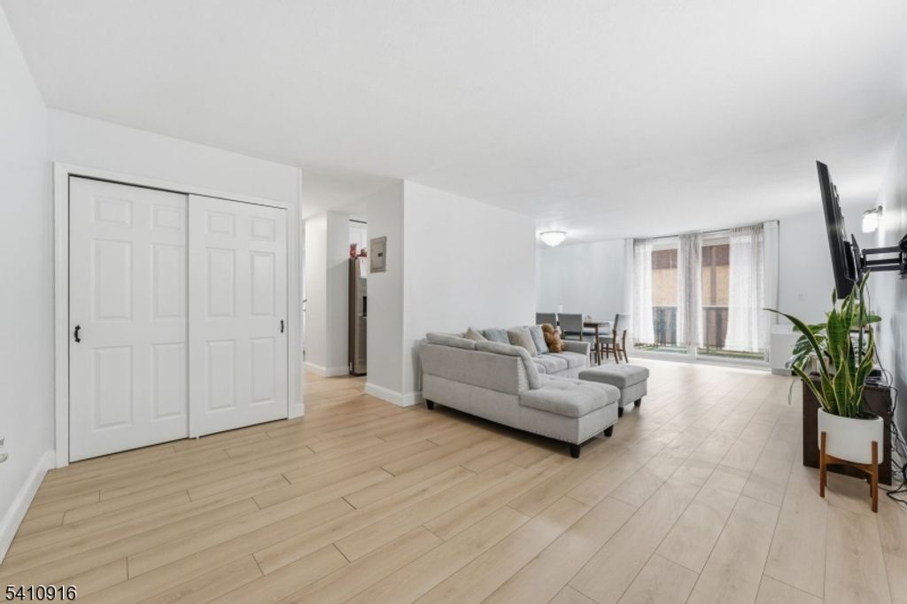 704 N Broad St 3C, Elizabeth City, NJ 07208