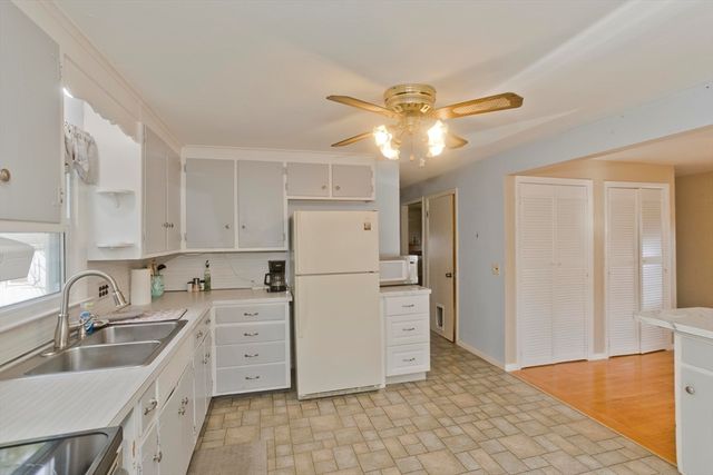 93 Moss Rd, Springfield, MA 01119