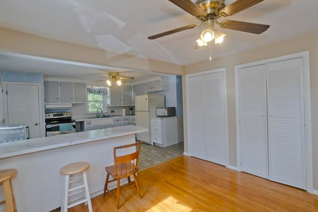 93 Moss Rd, Springfield, MA 01119