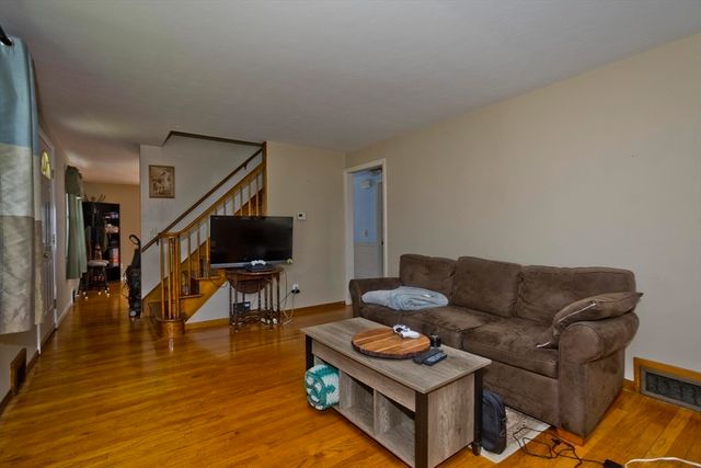 93 Moss Rd, Springfield, MA 01119