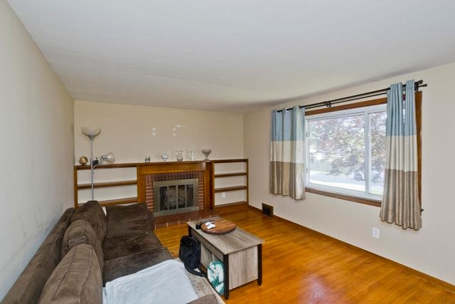 93 Moss Rd, Springfield, MA 01119