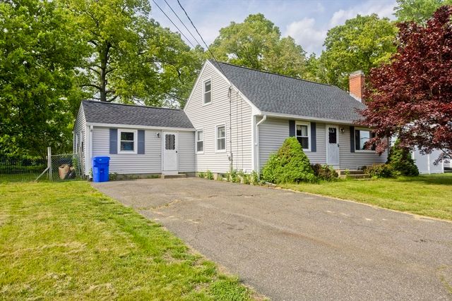 93 Moss Rd, Springfield, MA 01119
