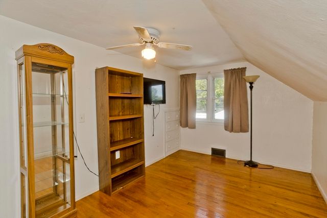93 Moss Rd, Springfield, MA 01119