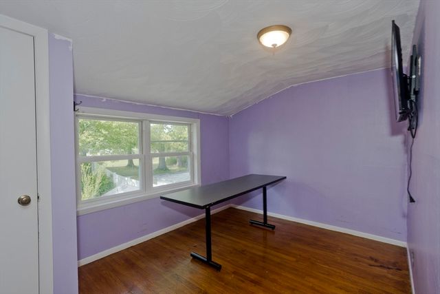 93 Moss Rd, Springfield, MA 01119