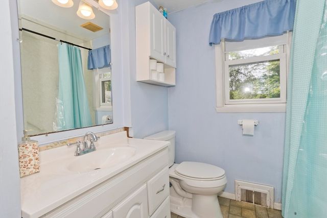 93 Moss Rd, Springfield, MA 01119