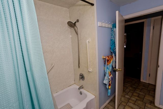 93 Moss Rd, Springfield, MA 01119