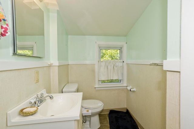 93 Moss Rd, Springfield, MA 01119