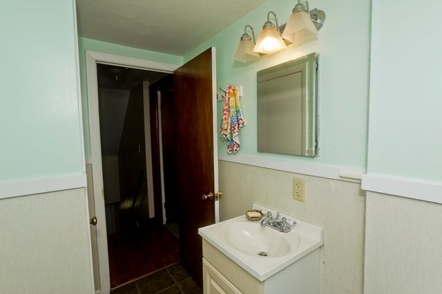 93 Moss Rd, Springfield, MA 01119