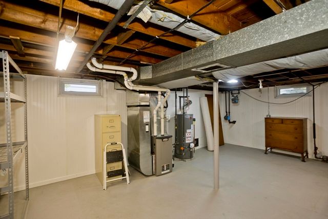 93 Moss Rd, Springfield, MA 01119