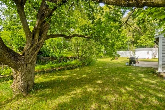 93 Moss Rd, Springfield, MA 01119