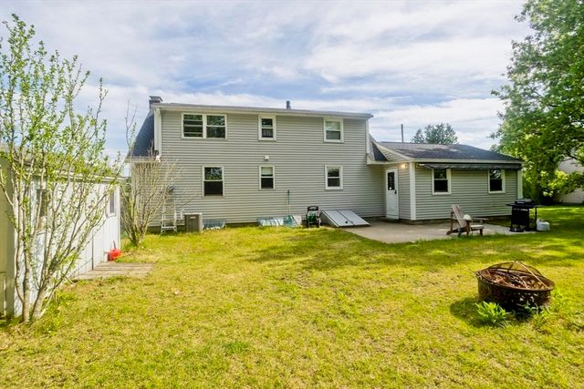 93 Moss Rd, Springfield, MA 01119