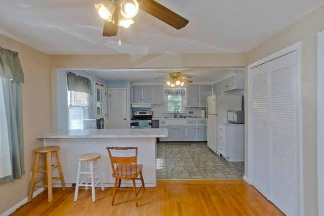 93 Moss Rd, Springfield, MA 01119