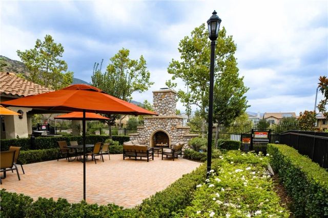 820 E Ruby Lace, Azusa, CA 91702