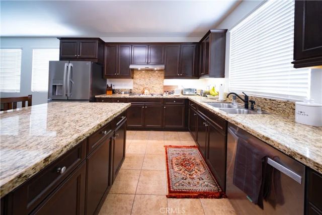 820 E Ruby Lace, Azusa, CA 91702