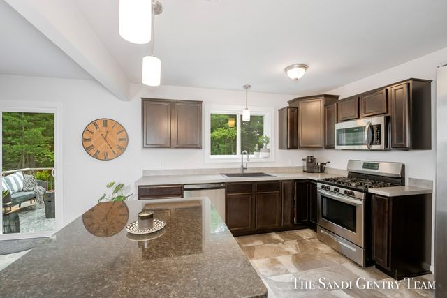 568 N River Hills Drive, Newaygo City, MI 49337