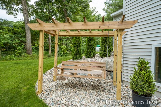 568 N River Hills Drive, Newaygo City, MI 49337