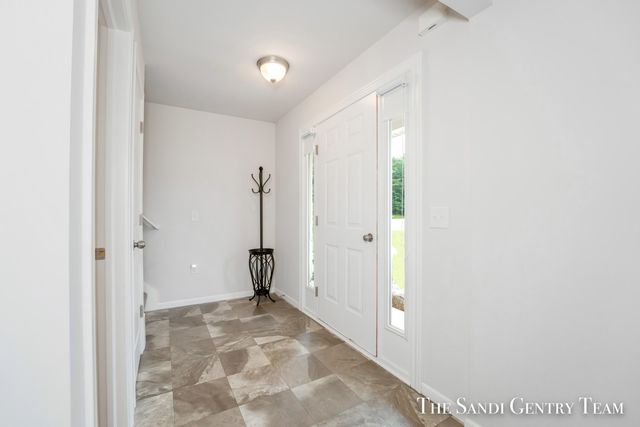 568 N River Hills Drive, Newaygo City, MI 49337