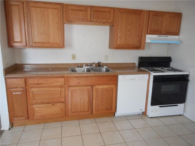 2000 Rawood DR, Hampton, VA 23663