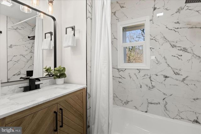 4818 DEANWOOD DR, Capitol Heights, MD 20743