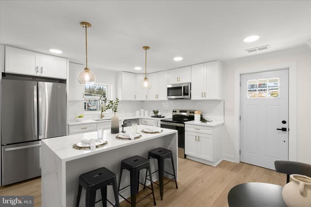 4818 DEANWOOD DR, Capitol Heights, MD 20743