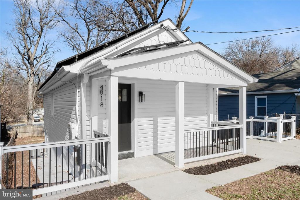 4818 DEANWOOD DR, Capitol Heights, MD 20743