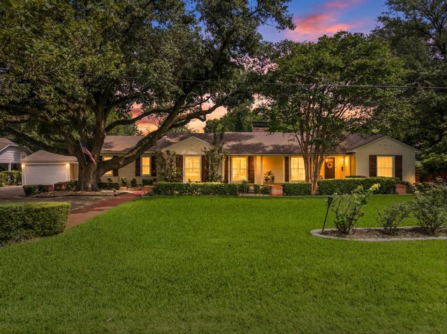 1107 Park Drive, Hillsboro, TX 76645